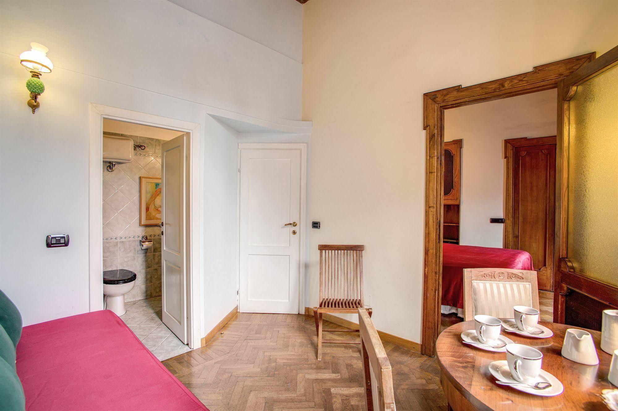 La Casa Del Capitano Hotel โรม ภายนอก รูปภาพ